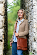Load image into Gallery viewer, Messanger Bag Tan - Tinnakeenly Leathers
