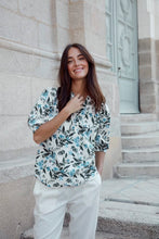 Load image into Gallery viewer, 3742- Floral Print Linen Blouse - Fransa