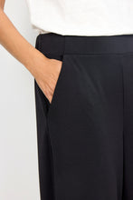 Load image into Gallery viewer, 25330- Relaxed Fit 3/4 Trousers- Black- Soya Concept