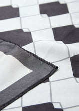 Load image into Gallery viewer, Checkered Scarf - Soya Concept