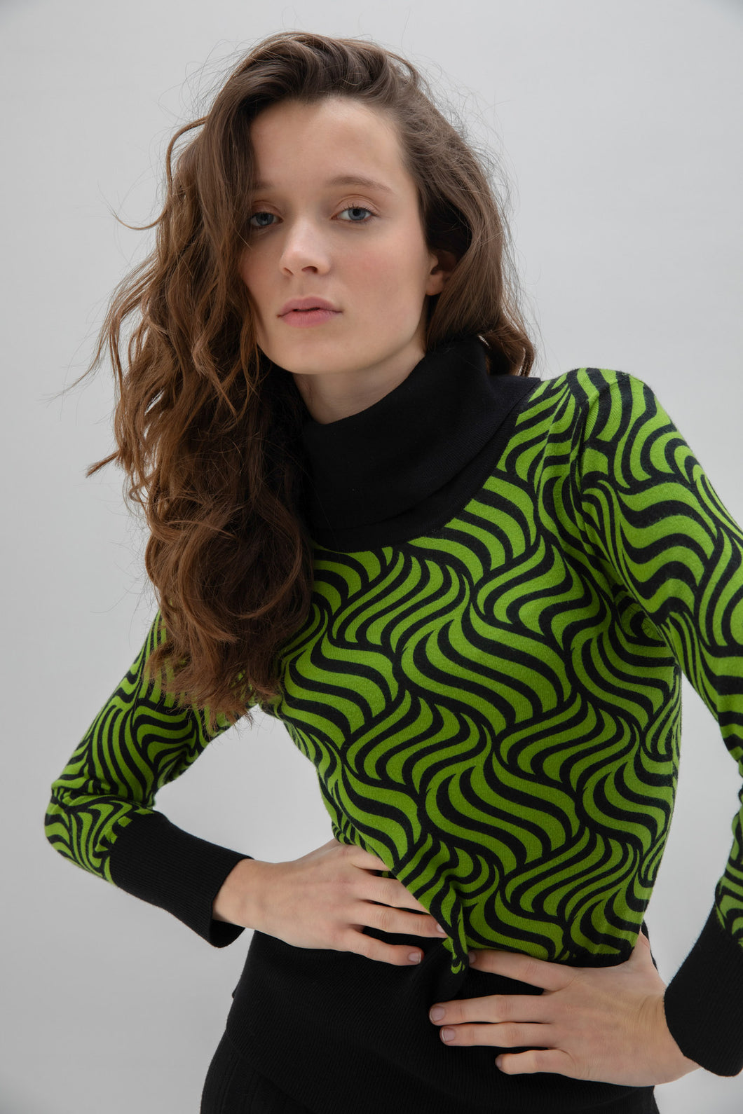 7118 - Green Print Turtle Neck - Marble