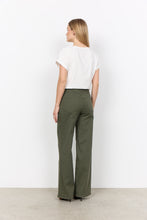 Load image into Gallery viewer, White T-shirt with Quote - Soya Concept