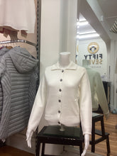 Load image into Gallery viewer, Dm172 - White Jacket with Collar - Castle