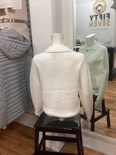 Load image into Gallery viewer, Dm172 - White Jacket with Collar - Castle