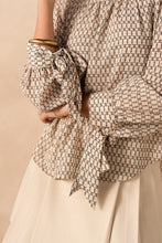 Load image into Gallery viewer, White Chain Detail Blouse - Lulumary