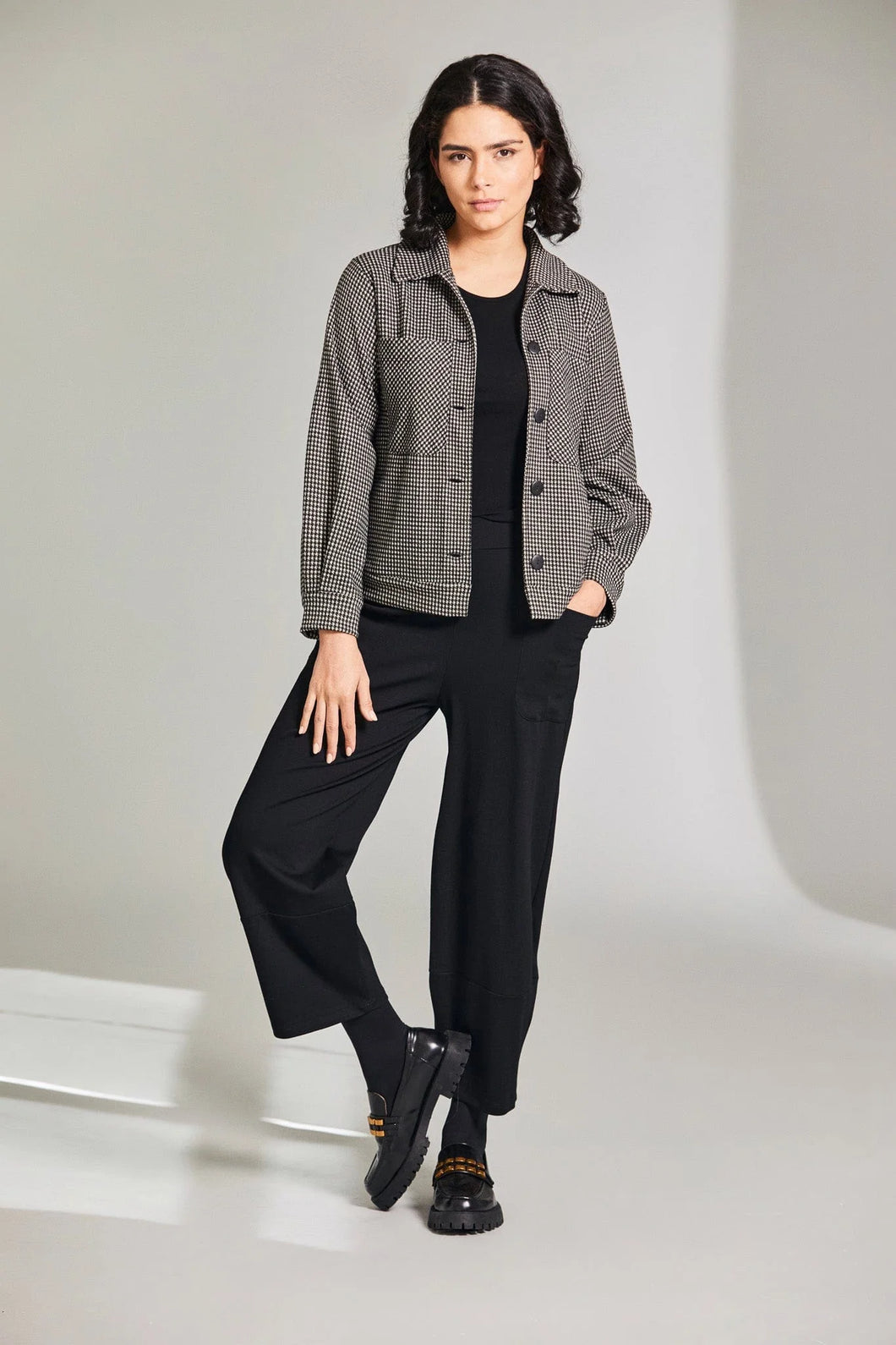 W24136L- Elasticated Waist Slouch Trousers- Black- Peruzzi