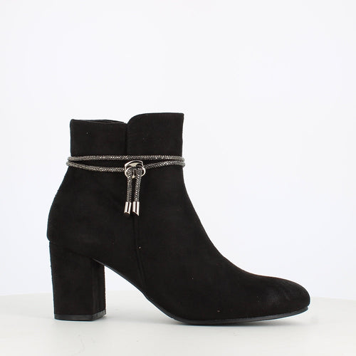 Jacqui Boot - Millie & Co.