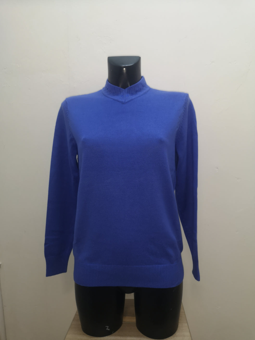 SV350- Blue Hyacinth V-Neck Jumper - Castle