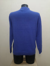 Load image into Gallery viewer, SV350- Blue Hyacinth V-Neck Jumper - Castle