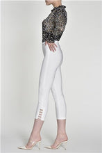 Load image into Gallery viewer, 52550 -Cream Lena 3/4 Trousers-  Robell