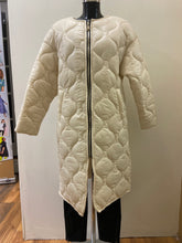 Load image into Gallery viewer, 5082 DECK Quilted Zip Coat- Beige